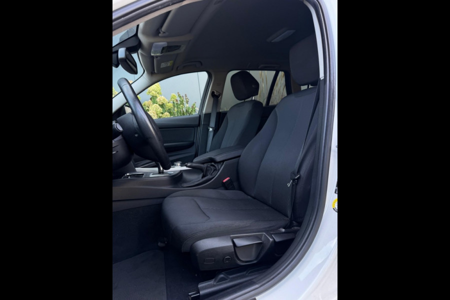 BMW 3 Serie 318i Executive M19 NAVI PDC ELEK PAKKET SPORTVELGEN LED