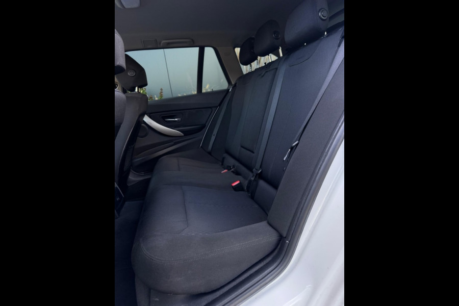 BMW 3 Serie 318i Executive M19 NAVI PDC ELEK PAKKET SPORTVELGEN LED