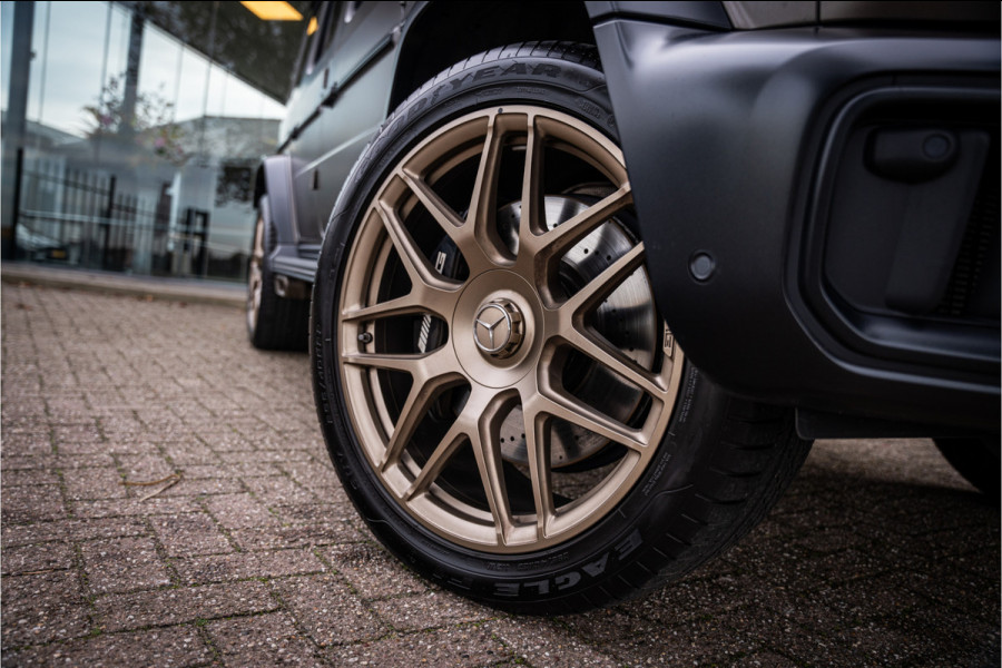 Mercedes-Benz G-Klasse AMG 63 ** Akrapovic ** AMG Performance Pack ** Carbon ** Xpell PPF Face-lift MY25 ** Grijs kenteken (excl. btw) ** Target Blue Eye
