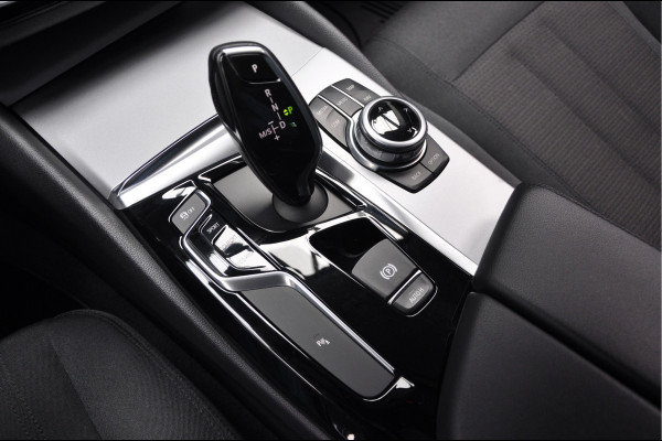 BMW 5 Serie 530i Aut. Navi Climate Bi-Xenon PDC LM velgen