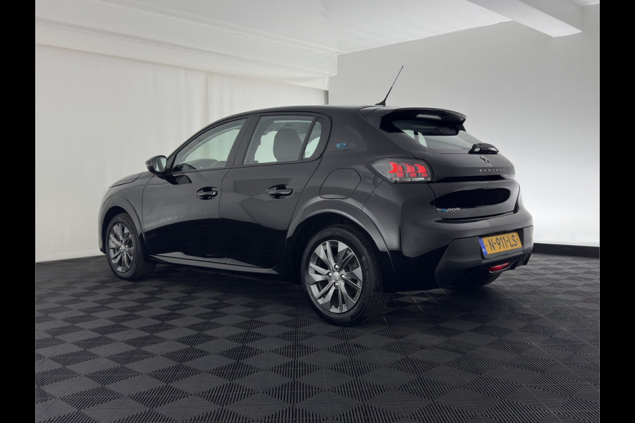 Peugeot e-208 EV Active Pack 50 kWh [ 3-Fase ] {SOH-90%} (INCL-BTW) Aut. *FULL-LED | DIGI-COCKPIT | MICROFIBRE | SPORT-SEATS | CARPLAY | CCS-FASTLOADER | KEYLESS | DAB+ | LANE-ASSIST | CRUISE | ECC | PDC | 16''ALU*
