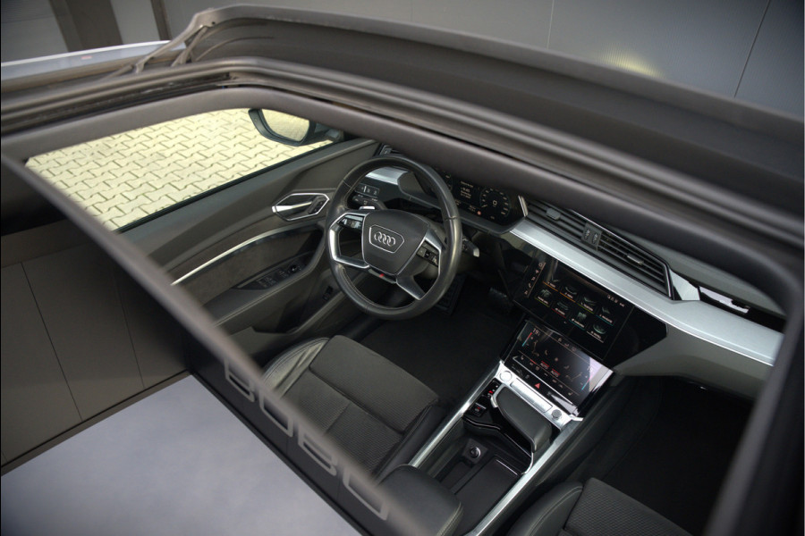 Audi e-tron Sportback 50 quattro S edition 71 kWh | S-Line | Black Edition | Panoramadak | Memory Seats | Luchtvering | Adaptive Cruise Control | Apple Carplay | Keyless | Matrix LED | Leder | Stoelverwarming | NAP |