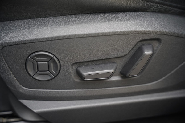 Audi e-tron Sportback 50 quattro S edition 71 kWh | S-Line | Black Edition | Panoramadak | Memory Seats | Luchtvering | Adaptive Cruise Control | Apple Carplay | Keyless | Matrix LED | Leder | Stoelverwarming | NAP |