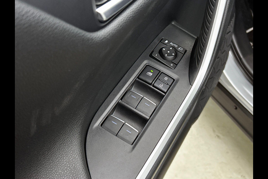 Toyota RAV4 2.5 Hybrid 218PK 360-CAMERA | BI-TONE | NAVI & CARPLAY