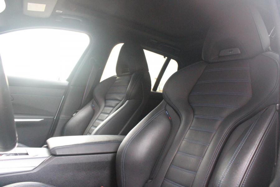 BMW 3 Serie Touring 330e 292PK M-SPORT | M-SPORT PRO-PAKKET | M-SPORT REMMEN UITGEVOERD IN DONKERBLAUW MET M LOGO | BMW LIVE COCKPIT PROFESSIONAL | CURVED DISPLAY |DRIVING ASSISTANT INCL. HEAD-UP DISPLAY | PANORAMISCH SCHUIF/KANTEL DAK | PARKING ASSIST INCL. ACHTERUITRIJCAMERA | ADAPTIEVE LED KOPLAMPEN |SHADOW LINE | M-SPORTSTOELEN VOOR | LEDER VERNASCA MET CONTRAST STIKSELS M-SPORT | STOEL VERWARMING | DRAADLOZE APPLE CARPLAY | ELEKTRISCH VERSTELBARE STOELEN MET GEHEUGEN FUNCTIE | HEAD UP DISPLAY | DRAADLOZE TELEFOONLADER | DODEHOEK BEWAKING | COMFORT PACK INCL. ELEKTRISCHE ACHTE