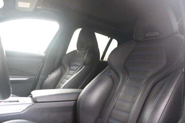 BMW 3 Serie Touring 330e 292PK M-SPORT | M-SPORT PRO-PAKKET | M-SPORT REMMEN UITGEVOERD IN DONKERBLAUW MET M LOGO | BMW LIVE COCKPIT PROFESSIONAL | CURVED DISPLAY |DRIVING ASSISTANT INCL. HEAD-UP DISPLAY | PANORAMISCH SCHUIF/KANTEL DAK | PARKING ASSIST INCL. ACHTERUITRIJCAMERA | ADAPTIEVE LED KOPLAMPEN |SHADOW LINE | M-SPORTSTOELEN VOOR | LEDER VERNASCA MET CONTRAST STIKSELS M-SPORT | STOEL VERWARMING | DRAADLOZE APPLE CARPLAY | ELEKTRISCH VERSTELBARE STOELEN MET GEHEUGEN FUNCTIE | HEAD UP DISPLAY | DRAADLOZE TELEFOONLADER | DODEHOEK BEWAKING | COMFORT PACK INCL. ELEKTRISCHE ACHTE