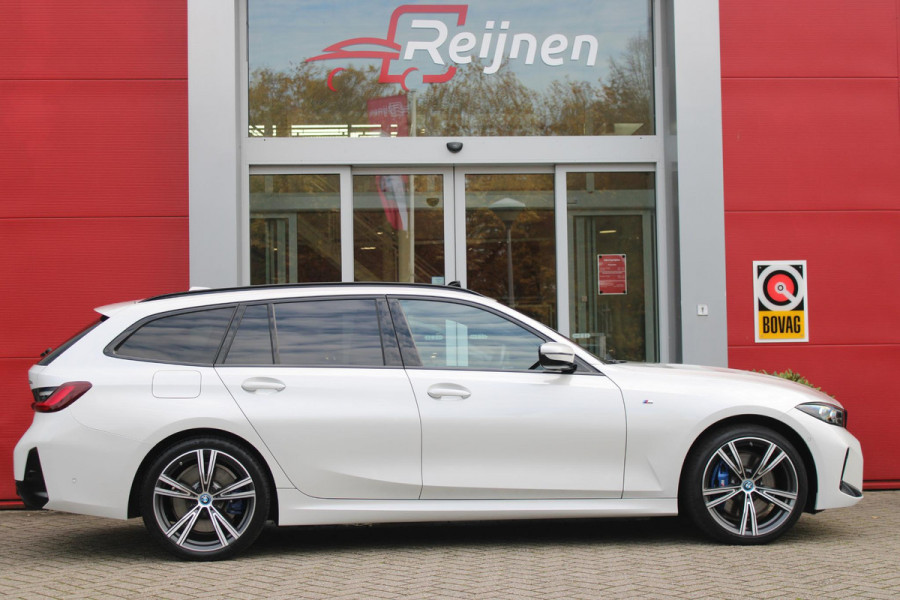 BMW 3 Serie Touring 330e 292PK M-SPORT | M-SPORT PRO-PAKKET | M-SPORT REMMEN UITGEVOERD IN DONKERBLAUW MET M LOGO | BMW LIVE COCKPIT PROFESSIONAL | CURVED DISPLAY |DRIVING ASSISTANT INCL. HEAD-UP DISPLAY | PANORAMISCH SCHUIF/KANTEL DAK | PARKING ASSIST INCL. ACHTERUITRIJCAMERA | ADAPTIEVE LED KOPLAMPEN |SHADOW LINE | M-SPORTSTOELEN VOOR | LEDER VERNASCA MET CONTRAST STIKSELS M-SPORT | STOEL VERWARMING | DRAADLOZE APPLE CARPLAY | ELEKTRISCH VERSTELBARE STOELEN MET GEHEUGEN FUNCTIE | HEAD UP DISPLAY | DRAADLOZE TELEFOONLADER | DODEHOEK BEWAKING | COMFORT PACK INCL. ELEKTRISCHE ACHTE