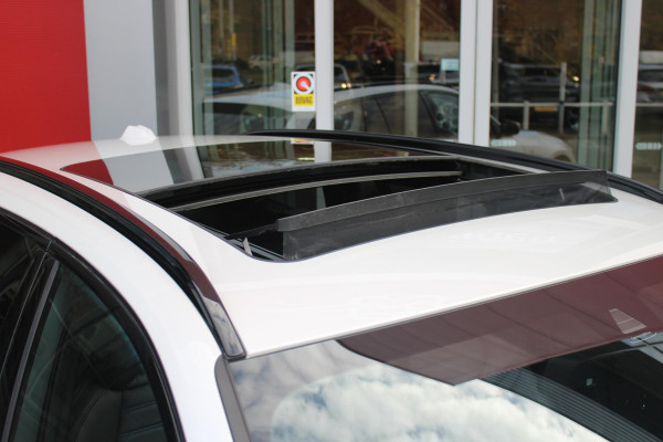 BMW 3 Serie Touring 330e 292PK M-SPORT | M-SPORT PRO-PAKKET | M-SPORT REMMEN UITGEVOERD IN DONKERBLAUW MET M LOGO | BMW LIVE COCKPIT PROFESSIONAL | CURVED DISPLAY |DRIVING ASSISTANT INCL. HEAD-UP DISPLAY | PANORAMISCH SCHUIF/KANTEL DAK | PARKING ASSIST INCL. ACHTERUITRIJCAMERA | ADAPTIEVE LED KOPLAMPEN |SHADOW LINE | M-SPORTSTOELEN VOOR | LEDER VERNASCA MET CONTRAST STIKSELS M-SPORT | STOEL VERWARMING | DRAADLOZE APPLE CARPLAY | ELEKTRISCH VERSTELBARE STOELEN MET GEHEUGEN FUNCTIE | HEAD UP DISPLAY | DRAADLOZE TELEFOONLADER | DODEHOEK BEWAKING | COMFORT PACK INCL. ELEKTRISCHE ACHTE