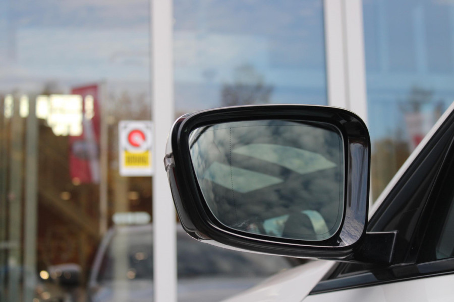 BMW 3 Serie Touring 330e 292PK M-SPORT | M-SPORT PRO-PAKKET | M-SPORT REMMEN UITGEVOERD IN DONKERBLAUW MET M LOGO | BMW LIVE COCKPIT PROFESSIONAL | CURVED DISPLAY |DRIVING ASSISTANT INCL. HEAD-UP DISPLAY | PANORAMISCH SCHUIF/KANTEL DAK | PARKING ASSIST INCL. ACHTERUITRIJCAMERA | ADAPTIEVE LED KOPLAMPEN |SHADOW LINE | M-SPORTSTOELEN VOOR | LEDER VERNASCA MET CONTRAST STIKSELS M-SPORT | STOEL VERWARMING | DRAADLOZE APPLE CARPLAY | ELEKTRISCH VERSTELBARE STOELEN MET GEHEUGEN FUNCTIE | HEAD UP DISPLAY | DRAADLOZE TELEFOONLADER | DODEHOEK BEWAKING | COMFORT PACK INCL. ELEKTRISCHE ACHTE