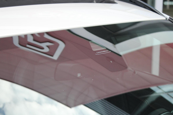 BMW 3 Serie Touring 330e 292PK M-SPORT | M-SPORT PRO-PAKKET | M-SPORT REMMEN UITGEVOERD IN DONKERBLAUW MET M LOGO | BMW LIVE COCKPIT PROFESSIONAL | CURVED DISPLAY |DRIVING ASSISTANT INCL. HEAD-UP DISPLAY | PANORAMISCH SCHUIF/KANTEL DAK | PARKING ASSIST INCL. ACHTERUITRIJCAMERA | ADAPTIEVE LED KOPLAMPEN |SHADOW LINE | M-SPORTSTOELEN VOOR | LEDER VERNASCA MET CONTRAST STIKSELS M-SPORT | STOEL VERWARMING | DRAADLOZE APPLE CARPLAY | ELEKTRISCH VERSTELBARE STOELEN MET GEHEUGEN FUNCTIE | HEAD UP DISPLAY | DRAADLOZE TELEFOONLADER | DODEHOEK BEWAKING | COMFORT PACK INCL. ELEKTRISCHE ACHTE