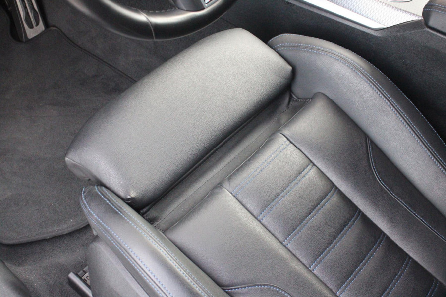 BMW 3 Serie Touring 330e 292PK M-SPORT | M-SPORT PRO-PAKKET | M-SPORT REMMEN UITGEVOERD IN DONKERBLAUW MET M LOGO | BMW LIVE COCKPIT PROFESSIONAL | CURVED DISPLAY |DRIVING ASSISTANT INCL. HEAD-UP DISPLAY | PANORAMISCH SCHUIF/KANTEL DAK | PARKING ASSIST INCL. ACHTERUITRIJCAMERA | ADAPTIEVE LED KOPLAMPEN |SHADOW LINE | M-SPORTSTOELEN VOOR | LEDER VERNASCA MET CONTRAST STIKSELS M-SPORT | STOEL VERWARMING | DRAADLOZE APPLE CARPLAY | ELEKTRISCH VERSTELBARE STOELEN MET GEHEUGEN FUNCTIE | HEAD UP DISPLAY | DRAADLOZE TELEFOONLADER | DODEHOEK BEWAKING | COMFORT PACK INCL. ELEKTRISCHE ACHTE