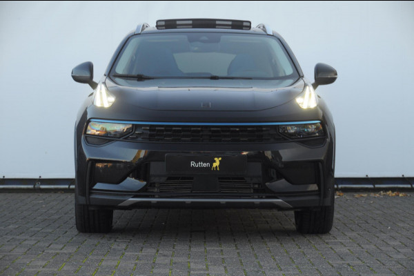 Lynk & Co 01 / Adaptieve cruise control / Elektrische stoelen / BLIS / Stoelverwarming / Elektrische achterklep / Climate control / Parkeersensoren met camera / Regensensor / Keyless entry /