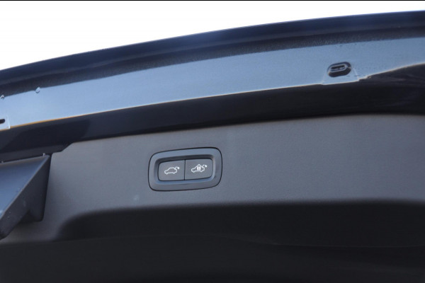 Lynk & Co 01 / Adaptieve cruise control / Elektrische stoelen / BLIS / Stoelverwarming / Elektrische achterklep / Climate control / Parkeersensoren met camera / Regensensor / Keyless entry /