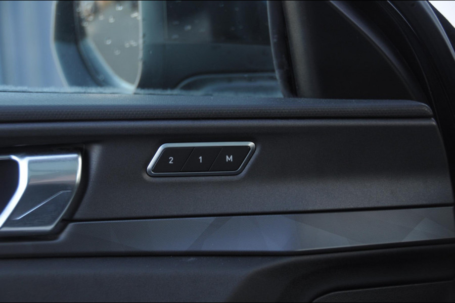 Lynk & Co 01 / Adaptieve cruise control / Elektrische stoelen / BLIS / Stoelverwarming / Elektrische achterklep / Climate control / Parkeersensoren met camera / Regensensor / Keyless entry /