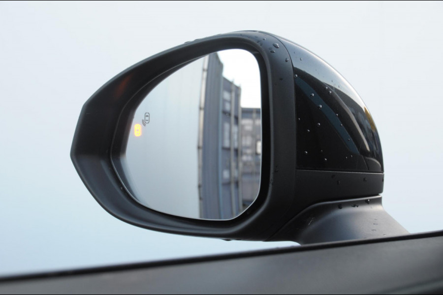 Lynk & Co 01 / Adaptieve cruise control / Elektrische stoelen / BLIS / Stoelverwarming / Elektrische achterklep / Climate control / Parkeersensoren met camera / Regensensor / Keyless entry /