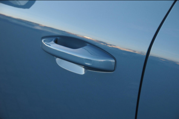 Volvo XC40 212PK Automaat B4 Plus Dark Elektrische stoelen met geheugen/ Harman kardon audio/ BLIS/ Stoelverwarming/ Stuurverwarming/ Achteruitrijcamera