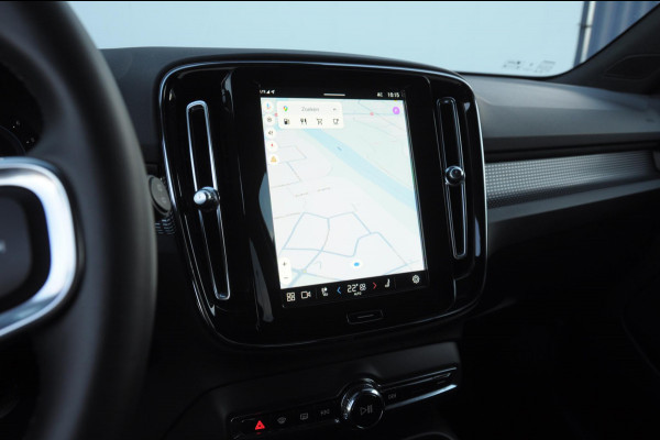 Volvo XC40 212PK Automaat B4 Plus Dark Elektrische stoelen met geheugen/ Harman kardon audio/ BLIS/ Stoelverwarming/ Stuurverwarming/ Achteruitrijcamera