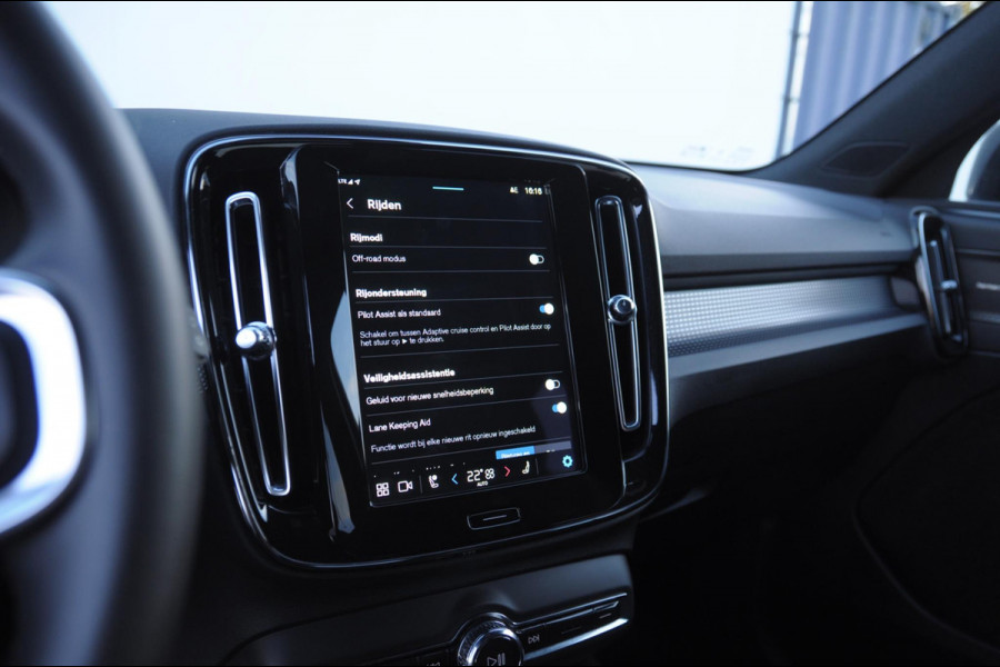 Volvo XC40 212PK Automaat B4 Plus Dark Elektrische stoelen met geheugen/ Harman kardon audio/ BLIS/ Stoelverwarming/ Stuurverwarming/ Achteruitrijcamera