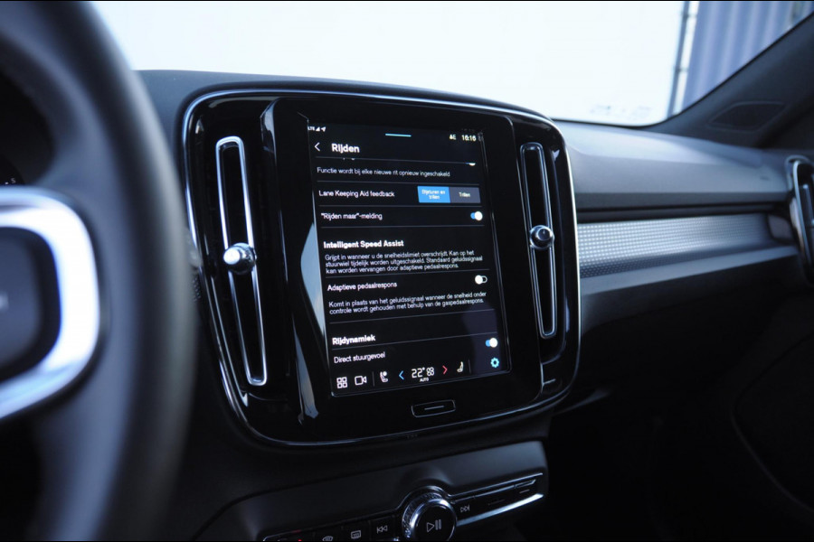 Volvo XC40 212PK Automaat B4 Plus Dark Elektrische stoelen met geheugen/ Harman kardon audio/ BLIS/ Stoelverwarming/ Stuurverwarming/ Achteruitrijcamera