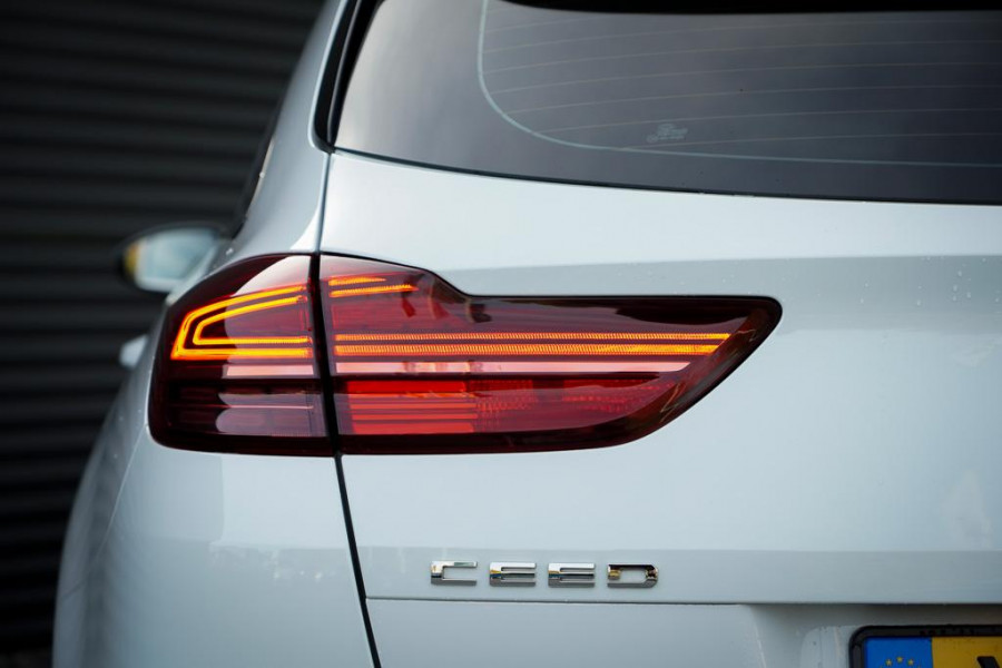 Kia Ceed Sportswagon 1.6 GDI PHEV DynamicLine / Navi / Carplay / Stoel&Stuurverwarming