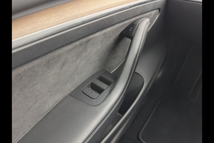 Tesla Model 3 Standard RWD Plus 60 kWh [ 3-Fase ] { SOH-90%} (INCL-BTW) Aut. *PANO | AUTO-PILOT | LUXURY-LEATHER | KEYLESS | FULL-LED | MEMORY-PACK | SURROUND-VIEW | DAB | CARPLAY | DIGI-COCKPIT | LANE-ASSIST | COMFORT-SEATS | 18"ALU*