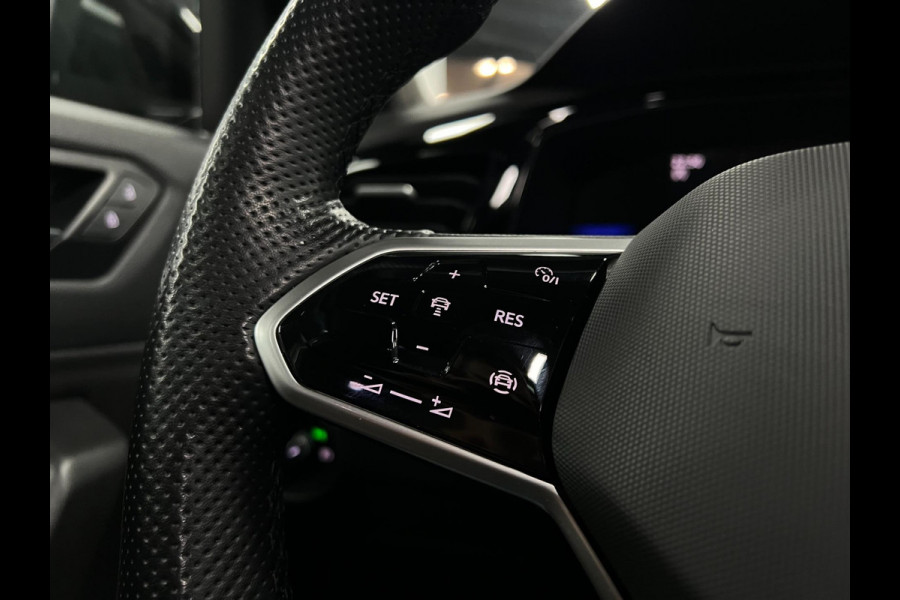 Volkswagen T-Roc 1.5 TSI R-Line | Cam |IQ-Light | Pano |