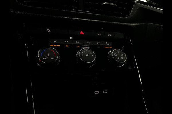 Volkswagen T-Roc 1.5 TSI R-Line | Cam |IQ-Light | Pano |