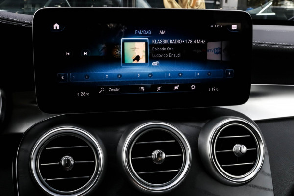 Mercedes-Benz GLC 300e 4MATIC AMG NIGHT - TREKHAAK - CARPLAY