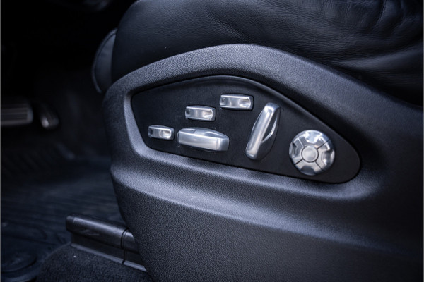 Porsche Cayenne 4.0 Turbo ** PCCB** Burmester ** Approved ** Panodak ** Trekhaak ** 18-weg Sportstoelen 4WS ** Adapt. Cruise ** Softclose ** NP 237K ** NL auto!!