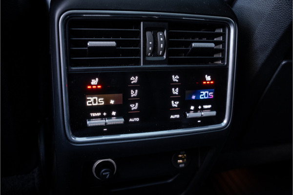 Porsche Cayenne 4.0 Turbo ** PCCB** Burmester ** Approved ** Panodak ** Trekhaak ** 18-weg Sportstoelen 4WS ** Adapt. Cruise ** Softclose ** NP 237K ** NL auto!!