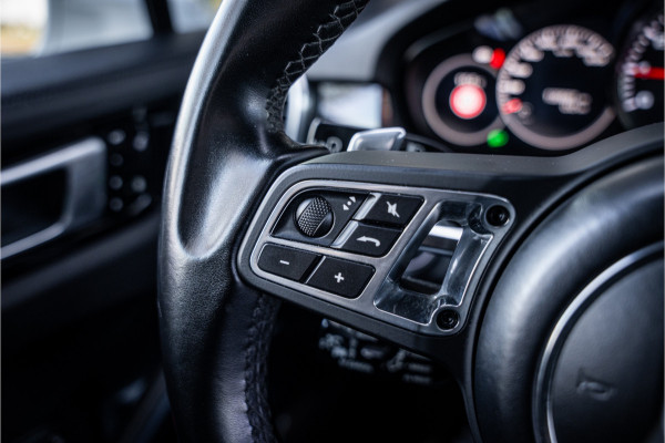 Porsche Cayenne 4.0 Turbo ** PCCB** Burmester ** Approved ** Panodak ** Trekhaak ** 18-weg Sportstoelen 4WS ** Adapt. Cruise ** Softclose ** NP 237K ** NL auto!!