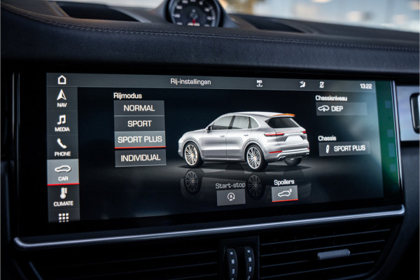 Porsche Cayenne 4.0 Turbo ** PCCB** Burmester ** Approved ** Panodak ** Trekhaak ** 18-weg Sportstoelen 4WS ** Adapt. Cruise ** Softclose ** NP 237K ** NL auto!!