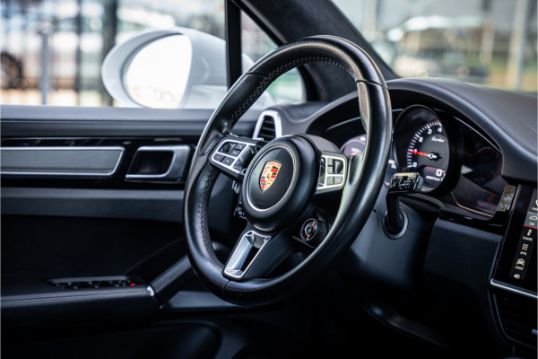 Porsche Cayenne 4.0 Turbo ** PCCB** Burmester ** Approved ** Panodak ** Trekhaak ** 18-weg Sportstoelen 4WS ** Adapt. Cruise ** Softclose ** NP 237K ** NL auto!!