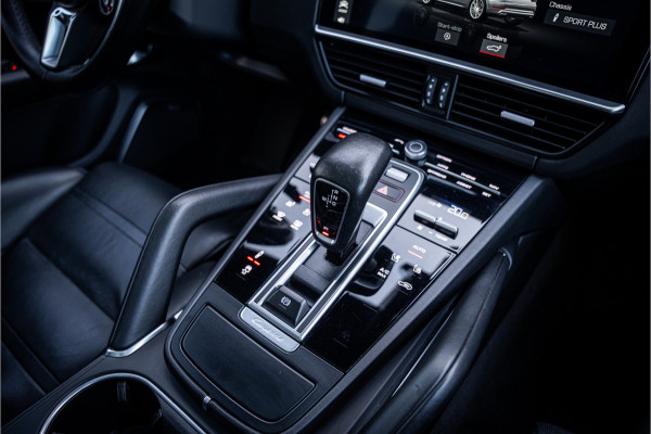 Porsche Cayenne 4.0 Turbo ** PCCB** Burmester ** Approved ** Panodak ** Trekhaak ** 18-weg Sportstoelen 4WS ** Adapt. Cruise ** Softclose ** NP 237K ** NL auto!!