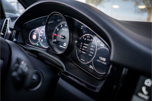 Porsche Cayenne 4.0 Turbo ** PCCB** Burmester ** Approved ** Panodak ** Trekhaak ** 18-weg Sportstoelen 4WS ** Adapt. Cruise ** Softclose ** NP 237K ** NL auto!!