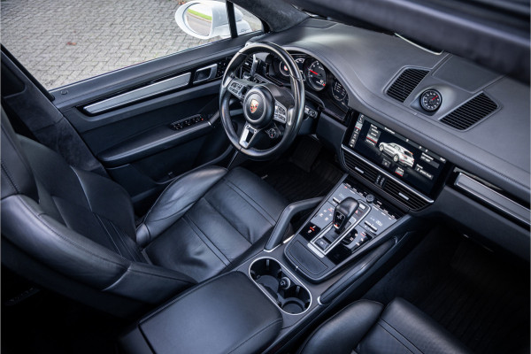 Porsche Cayenne 4.0 Turbo ** PCCB** Burmester ** Approved ** Panodak ** Trekhaak ** 18-weg Sportstoelen 4WS ** Adapt. Cruise ** Softclose ** NP 237K ** NL auto!!