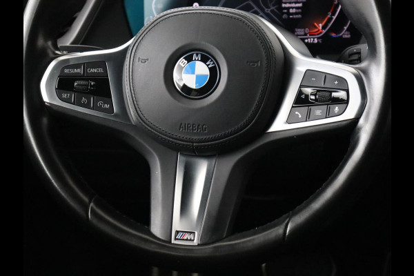 BMW 1-serie 118i High Executive | M Sport | Panoramadak | Head-Up | Leder | Harman/Kardon | Camera | Carplay | Stoelverwarming | Live Cockpit | Sfeerverlichting | Keyless | Navigatie | Sportstoelen | Full LED