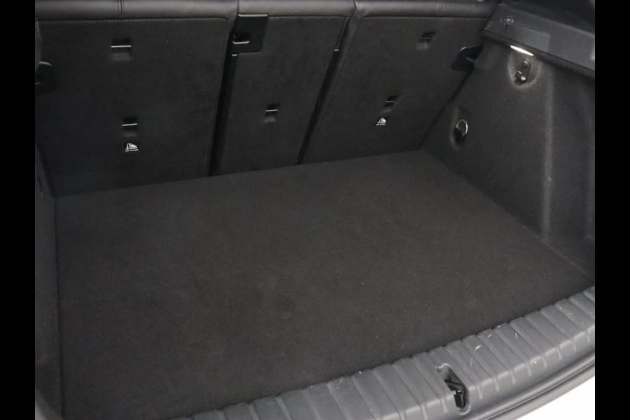 BMW 1-serie 118i High Executive | M Sport | Panoramadak | Head-Up | Leder | Harman/Kardon | Camera | Carplay | Stoelverwarming | Live Cockpit | Sfeerverlichting | Keyless | Navigatie | Sportstoelen | Full LED