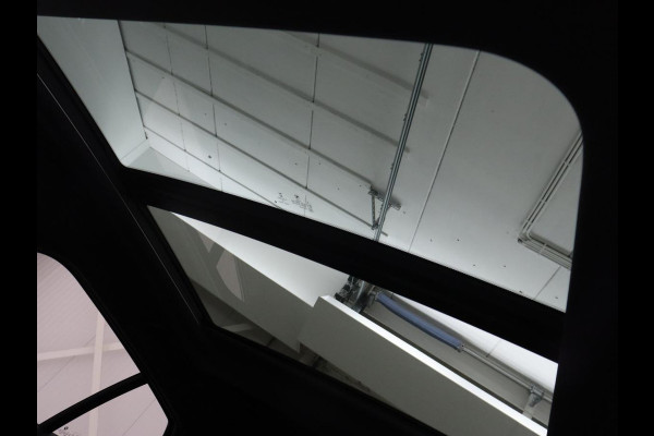 BMW 1-serie 118i High Executive | M Sport | Panoramadak | Head-Up | Leder | Harman/Kardon | Camera | Carplay | Stoelverwarming | Live Cockpit | Sfeerverlichting | Keyless | Navigatie | Sportstoelen | Full LED