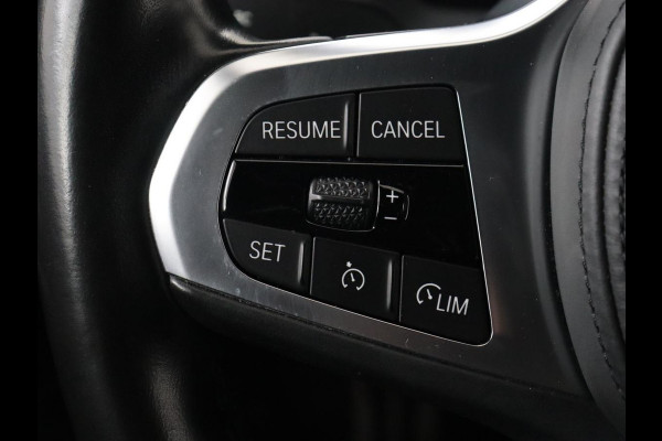 BMW 1-serie 118i High Executive | M Sport | Panoramadak | Head-Up | Leder | Harman/Kardon | Camera | Carplay | Stoelverwarming | Live Cockpit | Sfeerverlichting | Keyless | Navigatie | Sportstoelen | Full LED