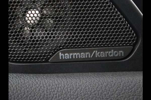 BMW 1-serie 118i High Executive | M Sport | Panoramadak | Head-Up | Leder | Harman/Kardon | Camera | Carplay | Stoelverwarming | Live Cockpit | Sfeerverlichting | Keyless | Navigatie | Sportstoelen | Full LED