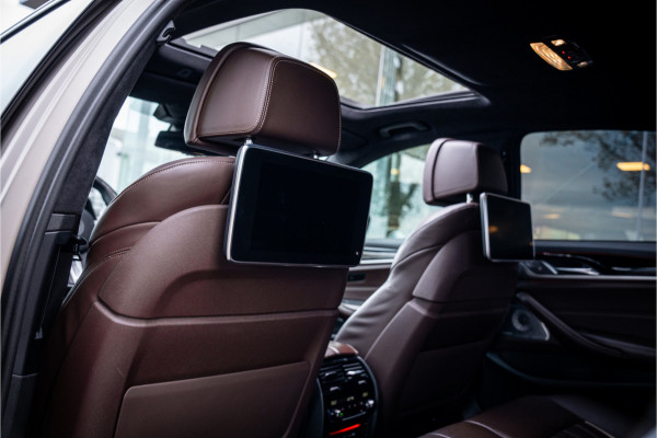 BMW 5 Serie M550i xDrive High Executive ** Entertainment ** Panodak **