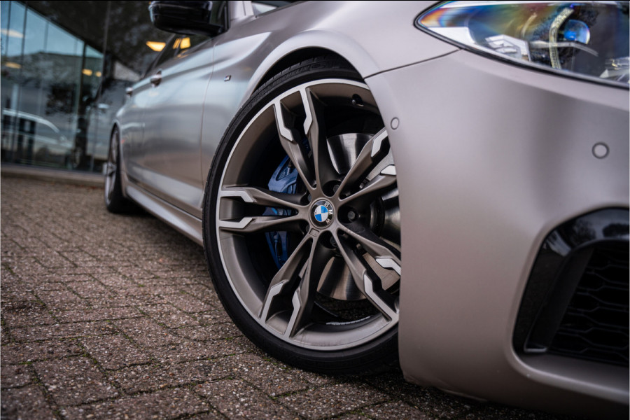BMW 5 Serie M550i xDrive High Executive ** Entertainment ** Panodak **