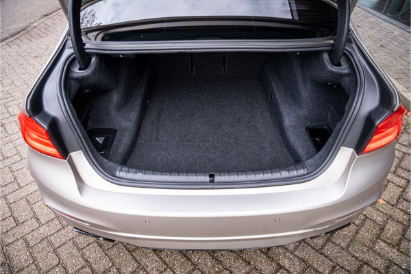 BMW 5 Serie M550i xDrive High Executive ** Entertainment ** Panodak **