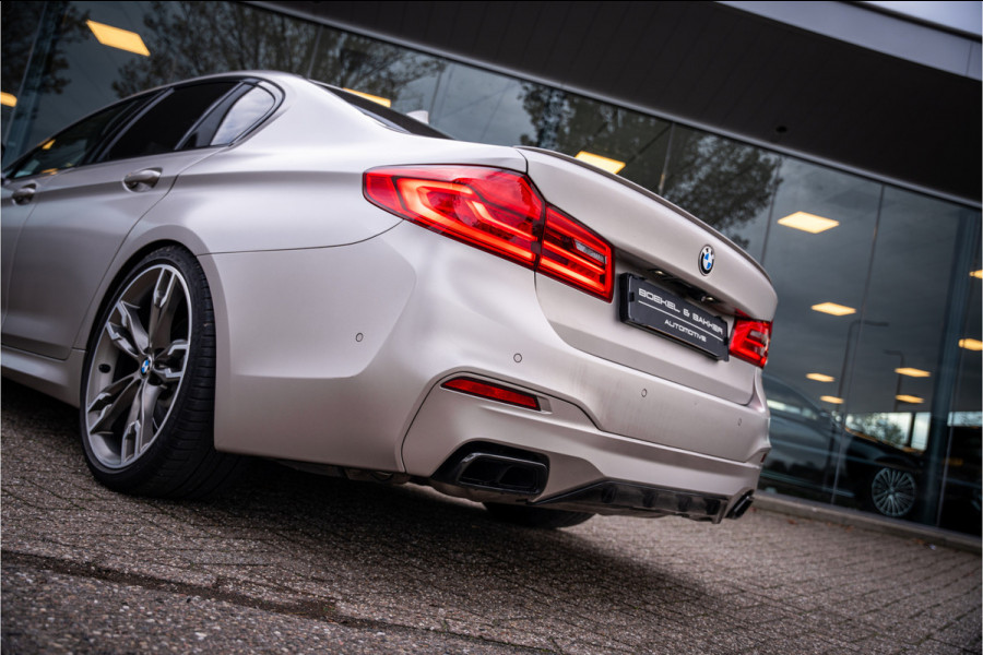 BMW 5 Serie M550i xDrive High Executive ** Entertainment ** Panodak **