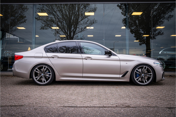 BMW 5 Serie M550i xDrive High Executive ** Entertainment ** Panodak **
