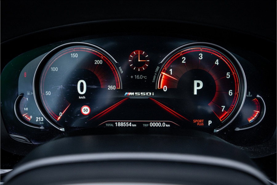 BMW 5 Serie M550i xDrive High Executive ** Entertainment ** Panodak **