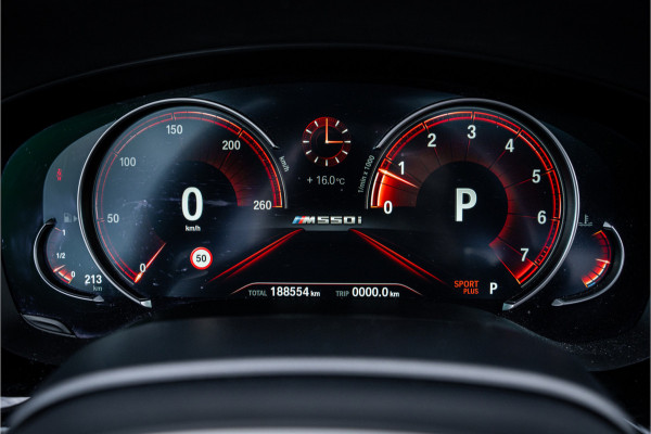 BMW 5 Serie M550i xDrive High Executive ** Entertainment ** Panodak **