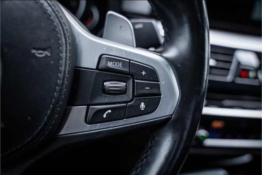 BMW 5 Serie M550i xDrive High Executive ** Entertainment ** Panodak **