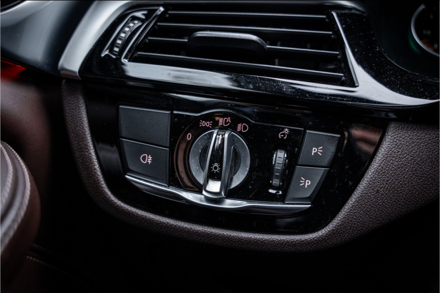 BMW 5 Serie M550i xDrive High Executive ** Entertainment ** Panodak **